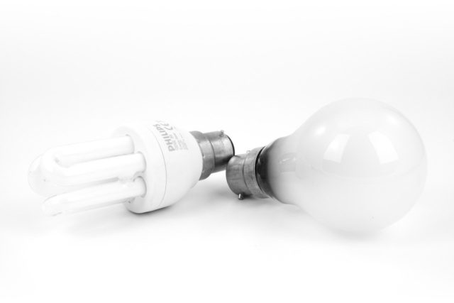 high-efficiency-lightbulb-next-to-lower-efficiency-lightbulb
