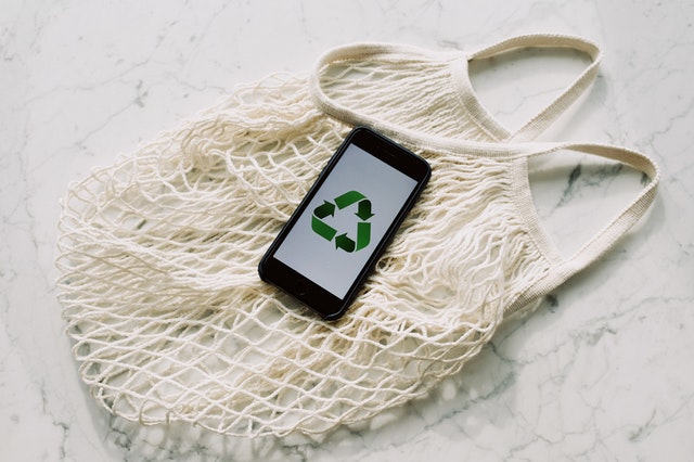 recycle-symbol-on-mobile-phone-on-top-of-reusable-bag